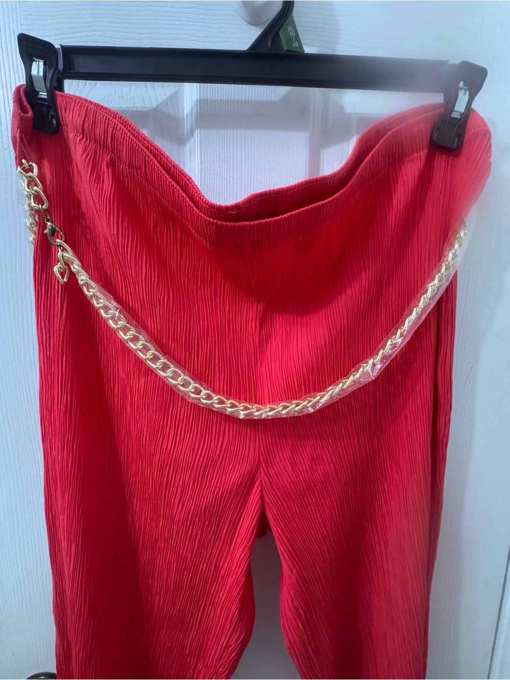 Jaclyn Smith Bright Red Ribbed Pants with Chain Accent - Picture 2 of 3